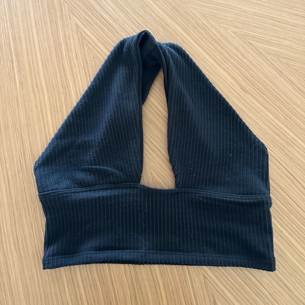 URBAN OUTFITTERS CRISS CROSS CROP TOP